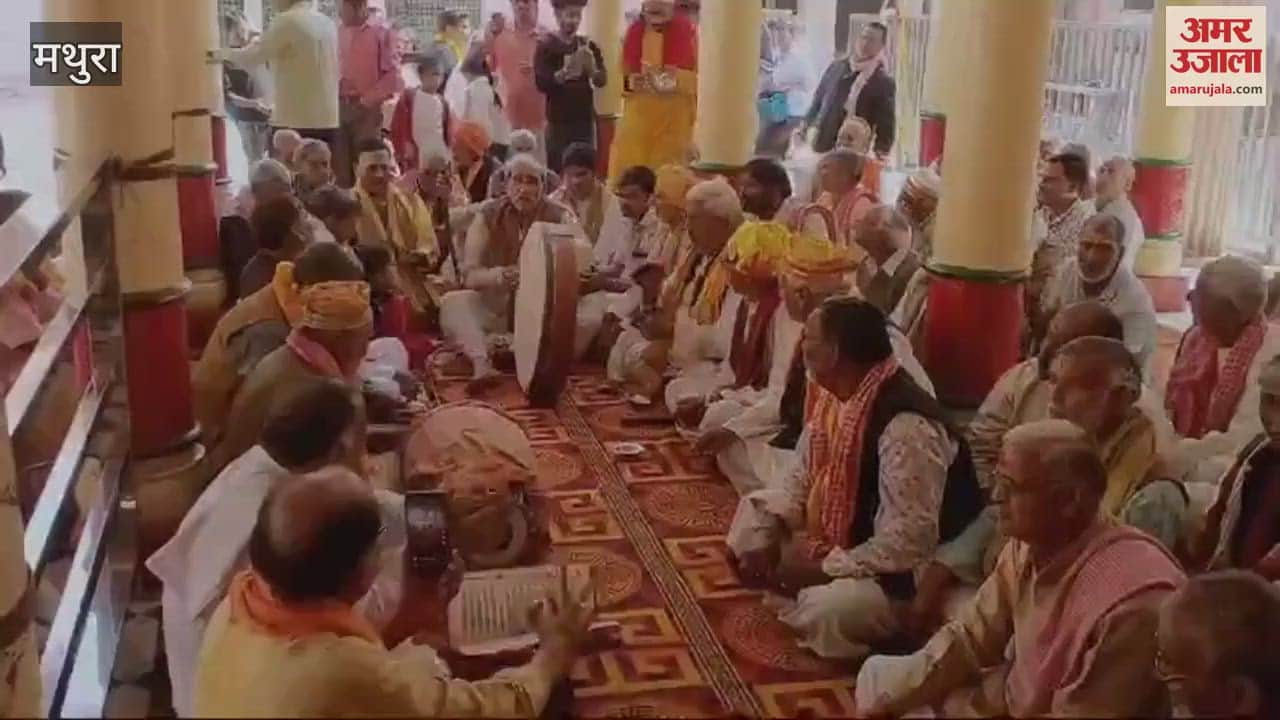 VIDEO : Devotees were drenched in rain of gulaal in Dauji Maharaj temple