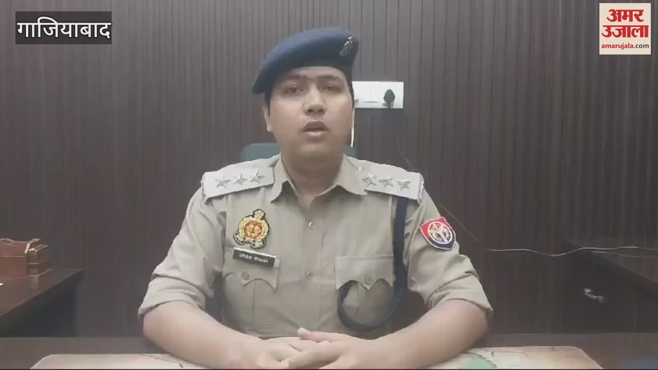 VIDEO : private company employee died after falling from a balcony in Indirapuram