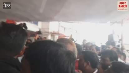 VIDEO : Meerut: Fight between relatives of former MP and BJP leader, ruckus in the police station