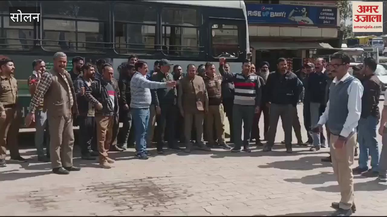 VIDEO : A gate meeting was held at Parwanoo bus stand by the state team members of HRTC Drivers and Conductors Union and local employees