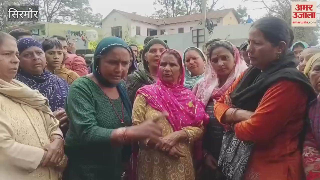 VIDEO : Family members and villagers blocked the NH near Nihalgarh and raised slogans