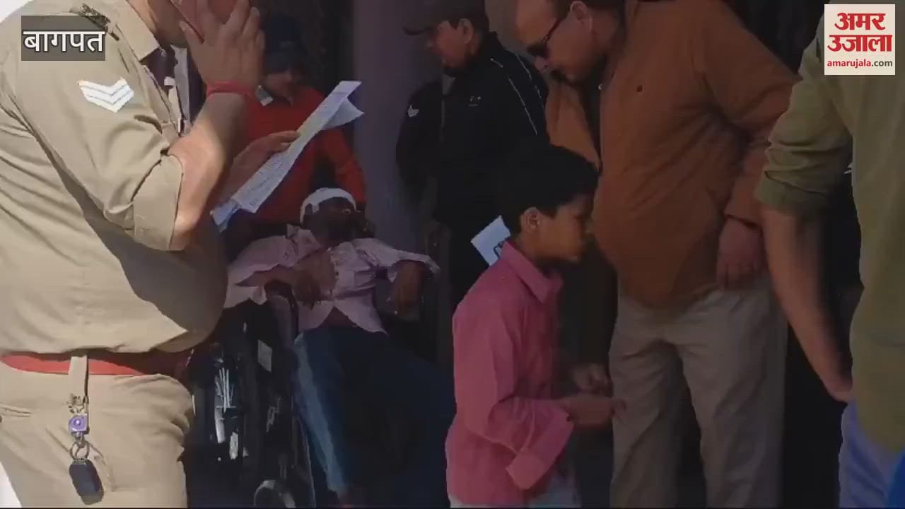 VIDEO : Baghpat: Woman sitting on strike with injured husband