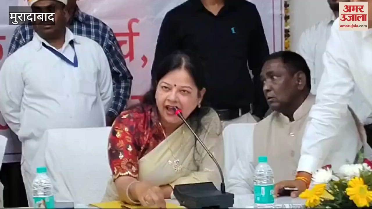 VIDEO : There was tussle between District Panchayat President and BJP MLA in Moradabad, MLC Vyas pacified both of them