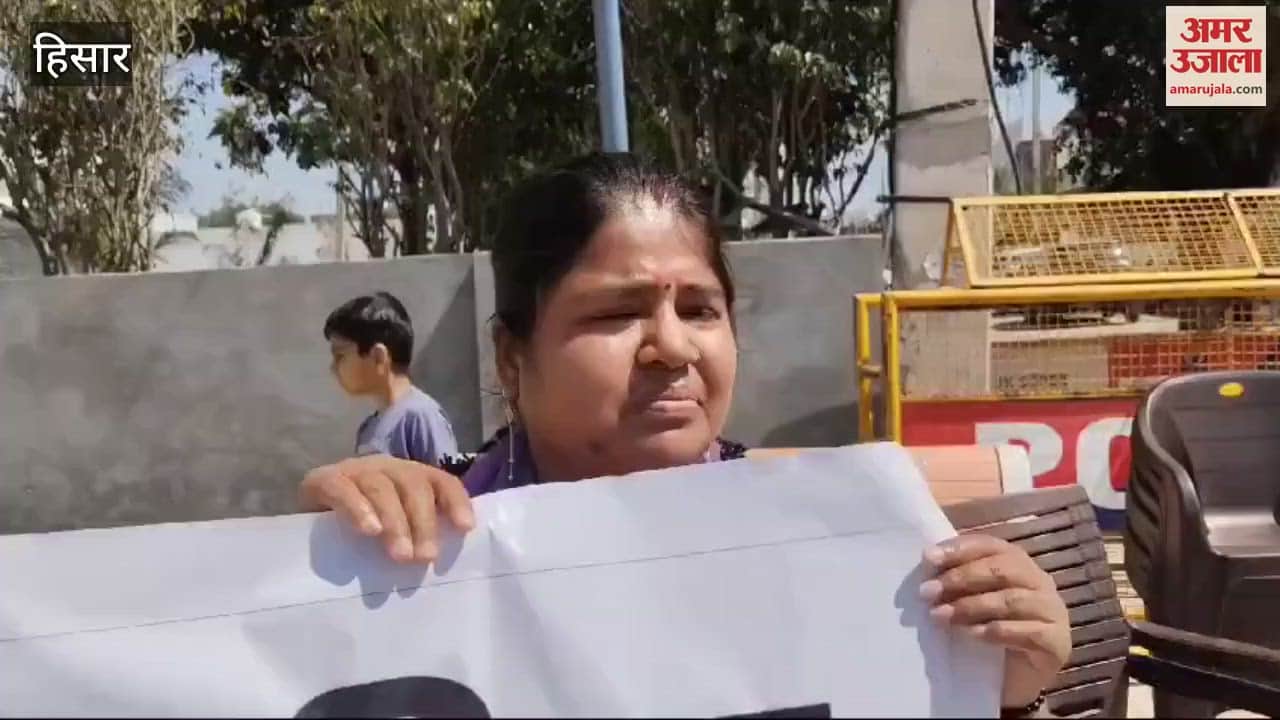 VIDEO : On Women's Day in Hisar, the family staged a sit-in outside the minister's residence and appealed for help in finding their daughter