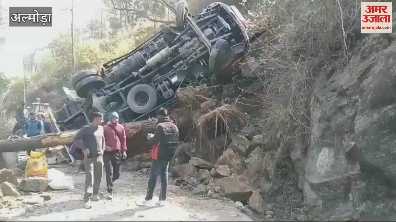 VIDEO : ट्रक अनियंत्रित होकर सड़क से नीचे गिरा, चालक-क्लीनर को लगी चोट