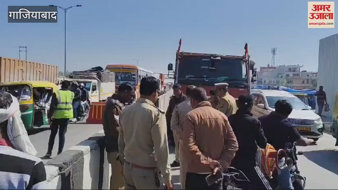 VIDEO : Direct collision between bike and canter in Dasna Ghaziabad