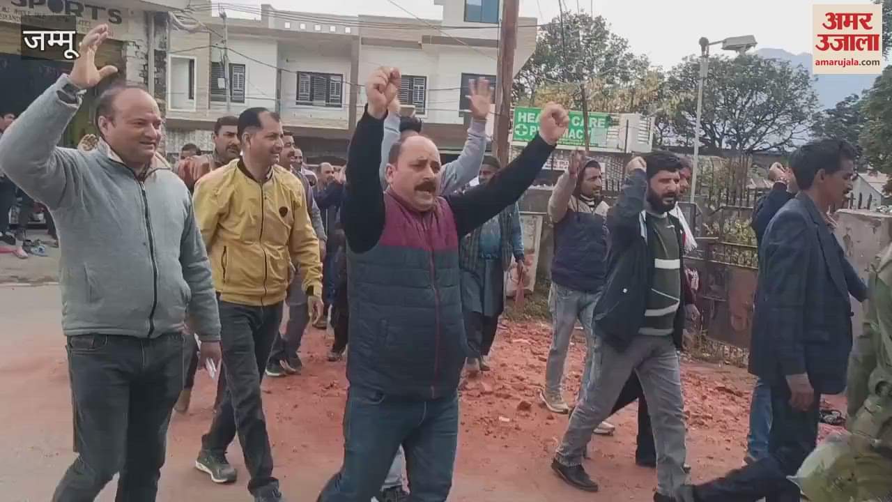 VIDEO : protest by the employees of Jal Shakti Department, demanding release of outstanding salary