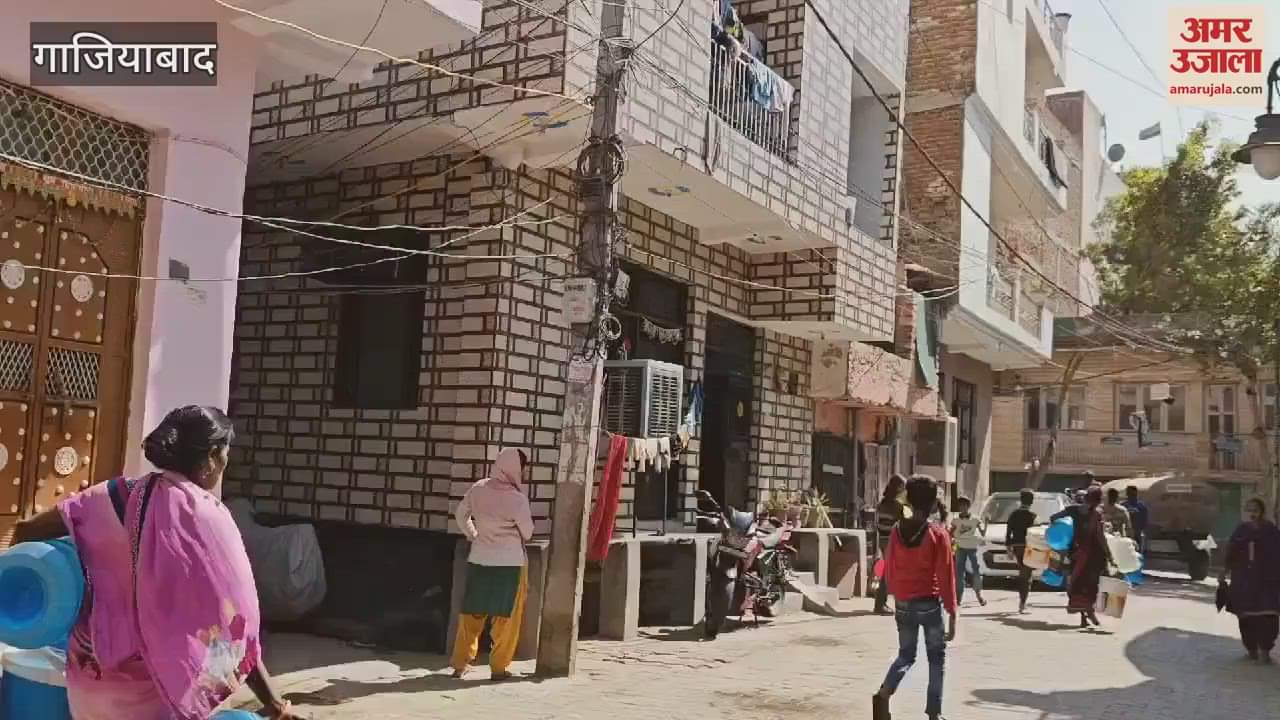 VIDEO : People are not getting Gangajal even after running behind tanker in Ghaziabad s Khoda