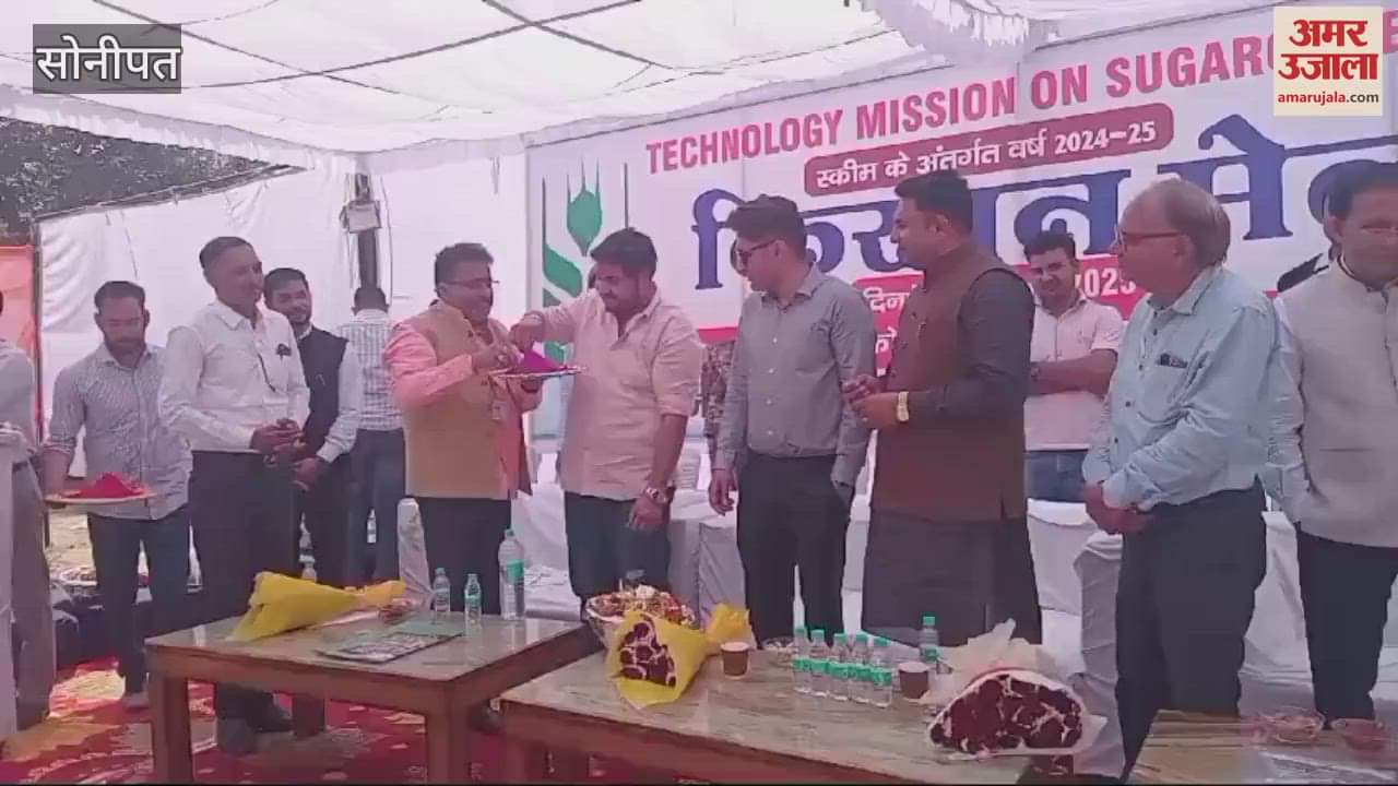 VIDEO : महिला ने अधिकारियों व नेताओं पर बरसाए ताबड़तोड़ कोरड़े