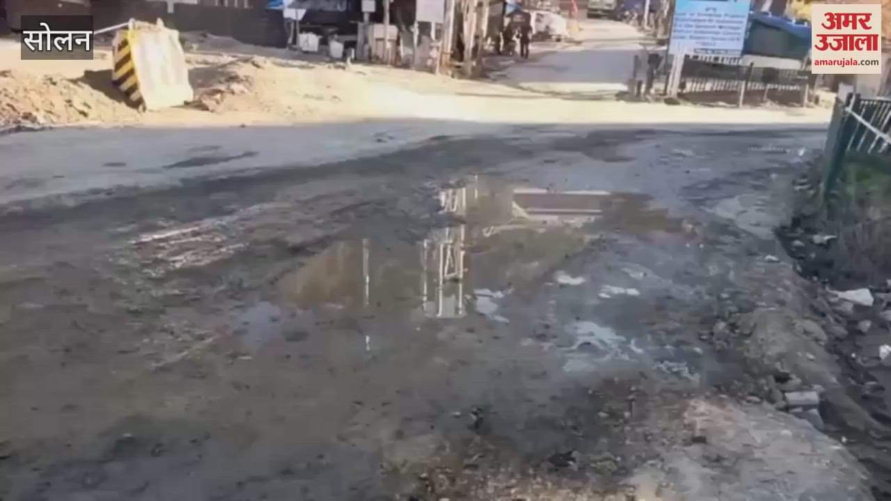 VIDEO : Road in Chambaghat is in bad condition work also stopped