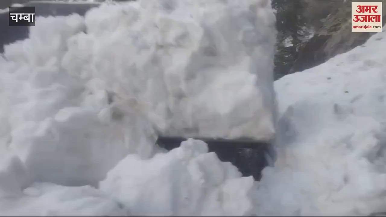 VIDEO : Public Works Department removed snow on Kilad to Sechu road traffic resumed