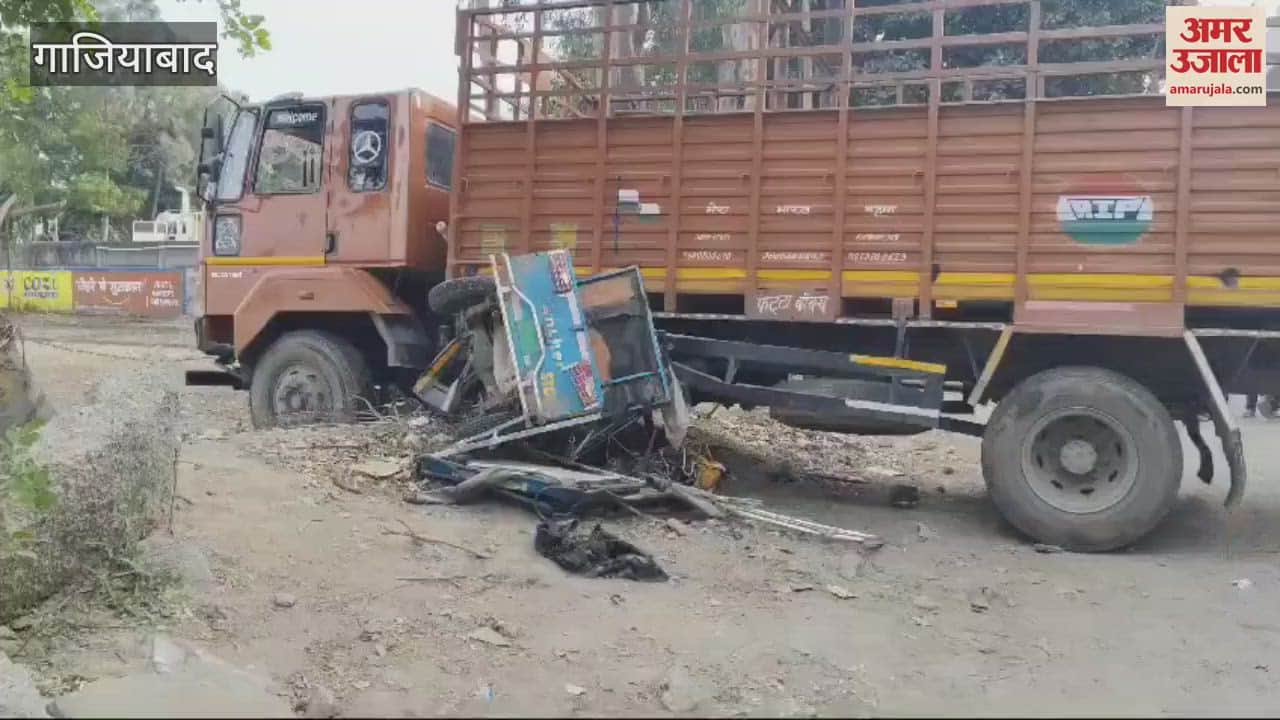 VIDEO : A canter hit a handcart and an e rickshaw in Ghaziabad