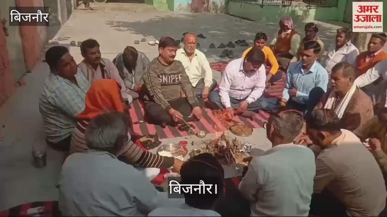 VIDEO : On the occasion of Ekadashi in Tajpur, Raja performed havan puja and applied gulal to each other