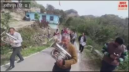 VIDEO : Indian Army Lieutenant Rohit Chandel of Karha village in Hamirpur was given a grand welcome on his arrival home