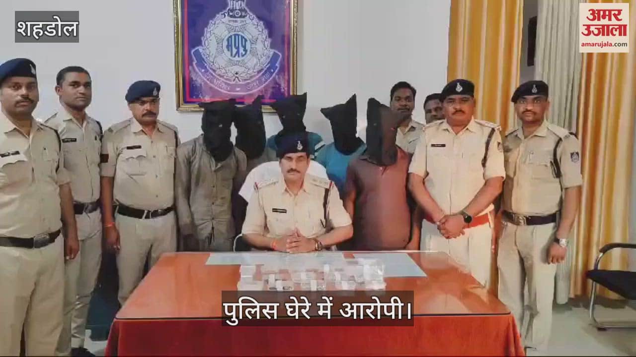 Police revealed the case of theft in two houses, five accused arrested