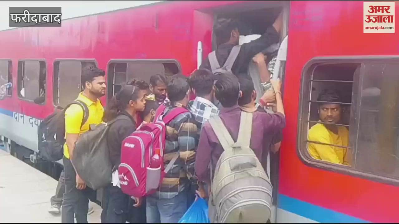 VIDEO : Crowd of passengers gathered at Old Faridabad Railway Station for Holi festival