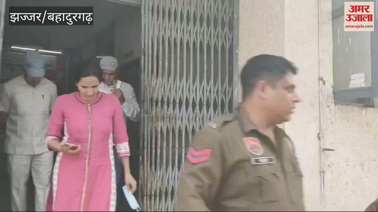 VIDEO : building material supplier died after being buried under sand rock in Jhajjar