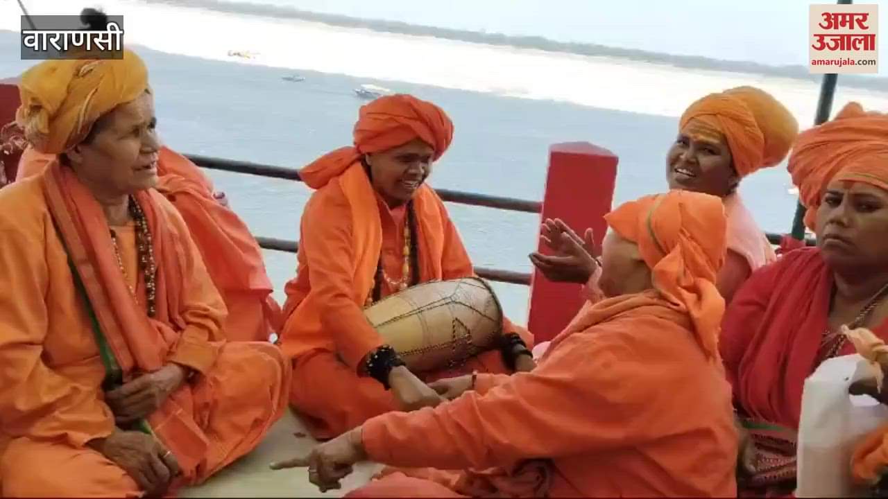 VIDEO : Sadhvis sang Holi songs at the Ganga Ghats of Kashi