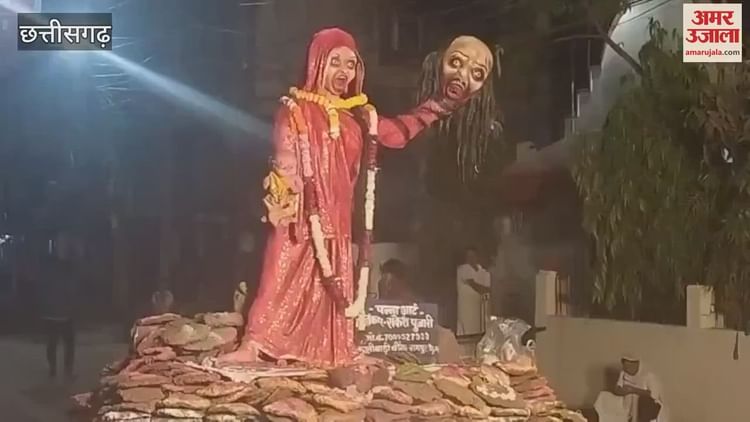VIDEO : Holika Dahan 2025: रायपुर में शुभ मुहूर्त में हुआ होलिका दहन, देखें वीडियो