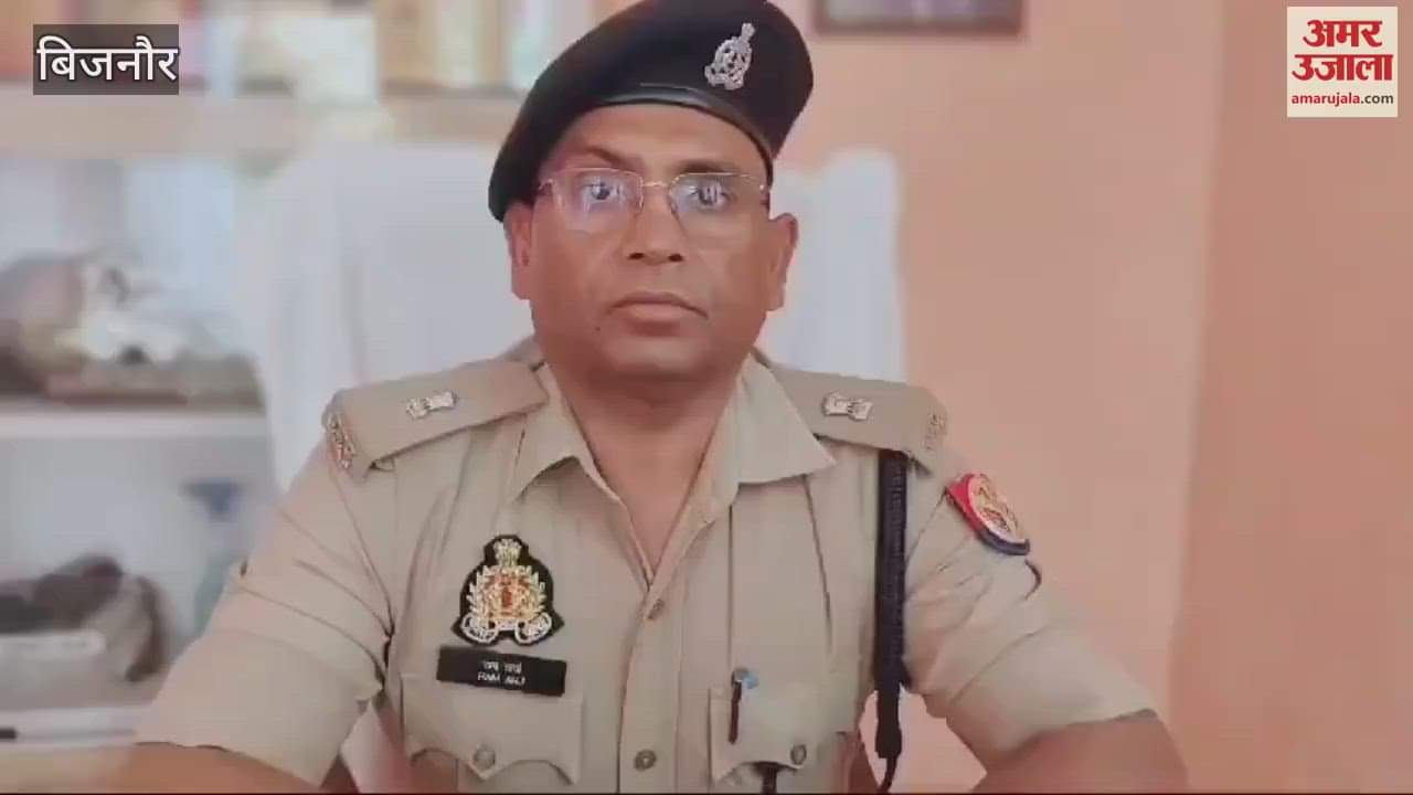 VIDEO : Bijnor: Girl commits suicide by being hit by train