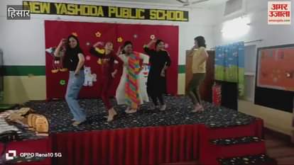 VIDEO : In Hisar, women danced to the song Balam Pichkari Jo Tune Mujhe Mari…