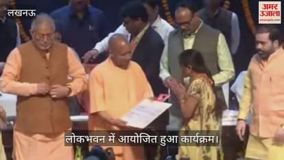 VIDEO : UP: होली पर योगी सरकार ने वितरित किए मुफ्त गैस सिलेंडर