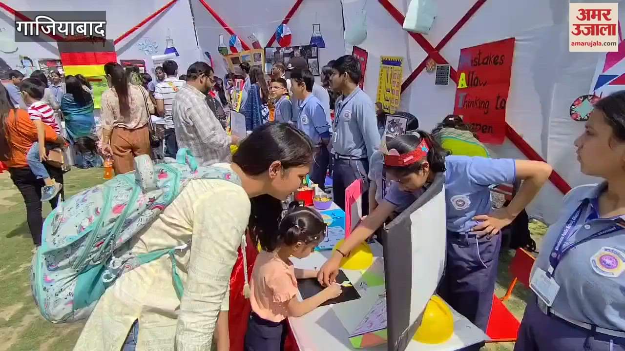 VIDEO : Students giving information about the model in the annual exhibition organized in the school