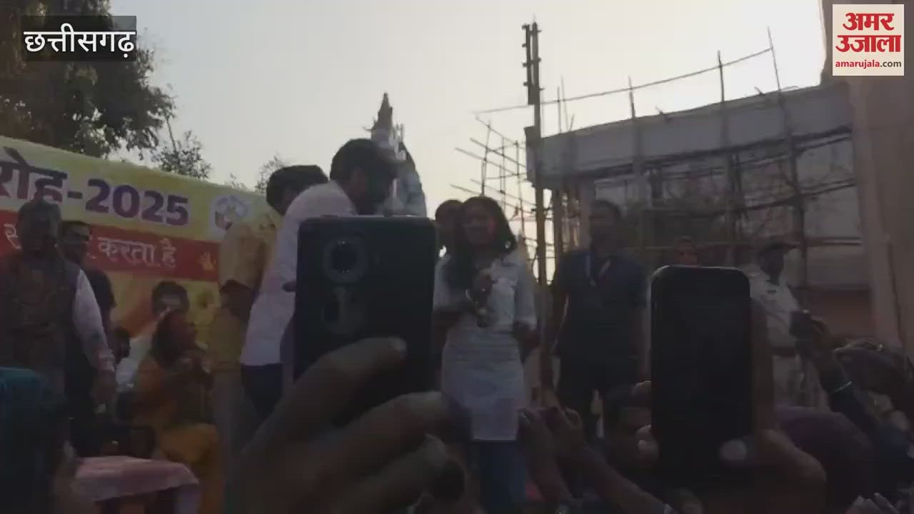 VIDEO : Holi 2025: छत्तीसगढ़ के सीएम विष्णुदेव साय ने बजाया नगाड़ा; विधायक अनुज शर्मा ने गाया फाग गीत और जमकर झूमे डिप्टी सीएम अरुण साव