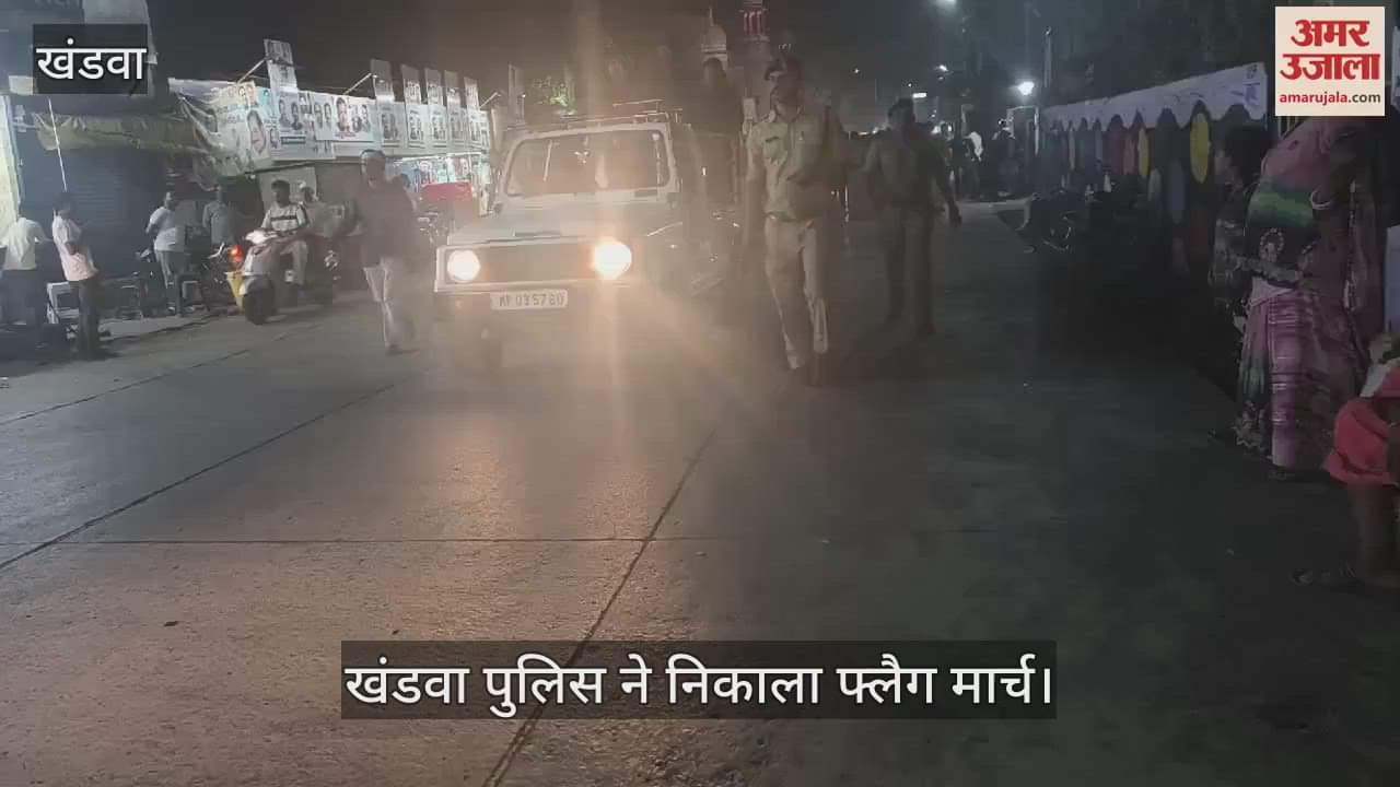 Due to festivals, Khandwa police took out a flag march