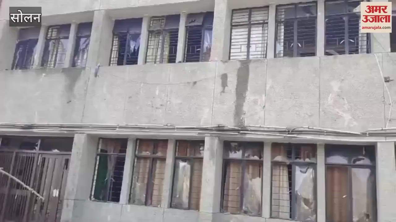 VIDEO : Lightning struck a private school campus in Solan, causing damage to the building