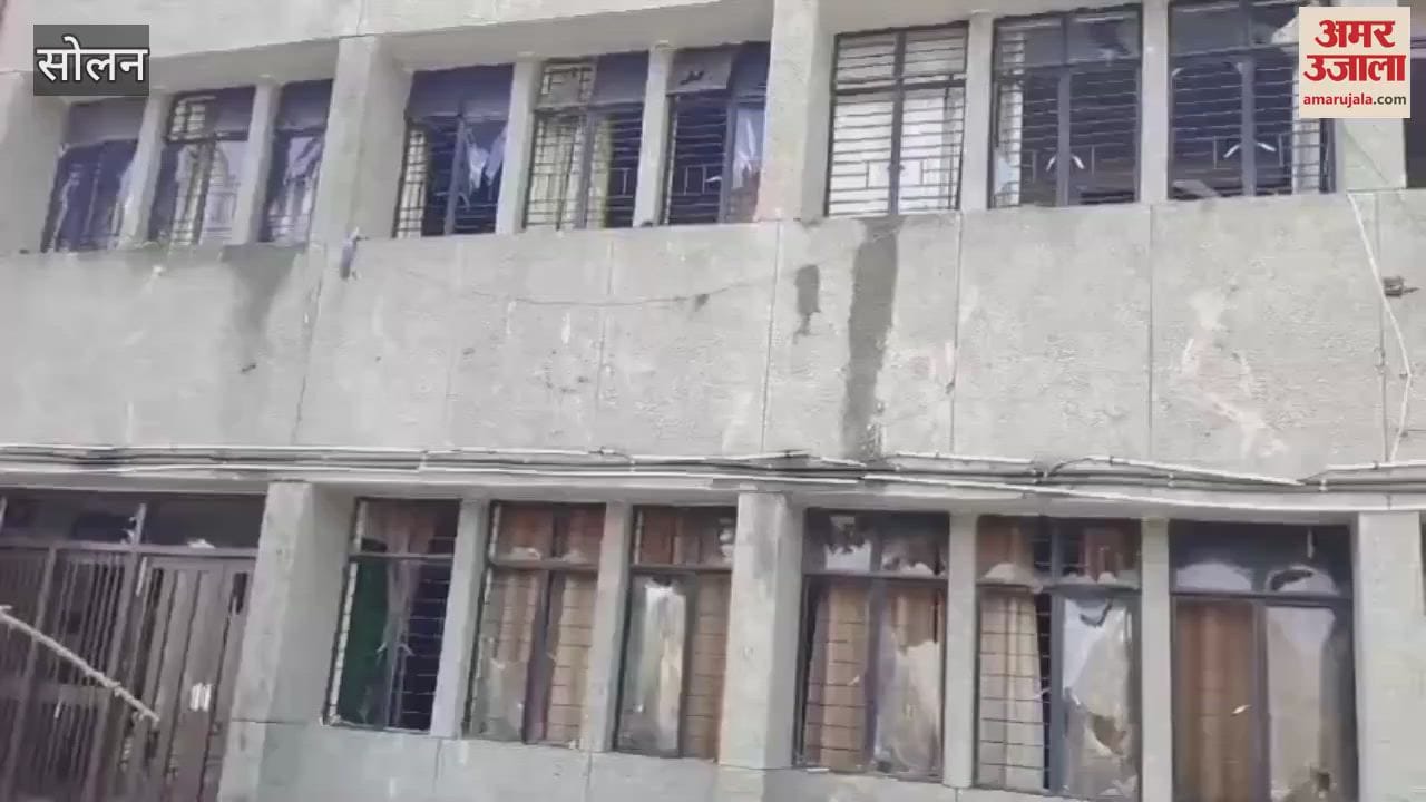 VIDEO : Lightning struck a private school campus in Solan, causing damage to the building