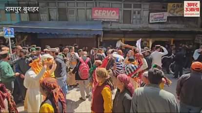 VIDEO : Rampur bazaar was filled with the melodious sound of traditional musical instruments like drums and nagadas