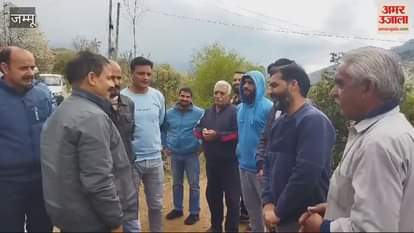 VIDEO : MLA Balwant Singh Mankotia arrived on a tour to Chinani, made people aware in PMAY camp