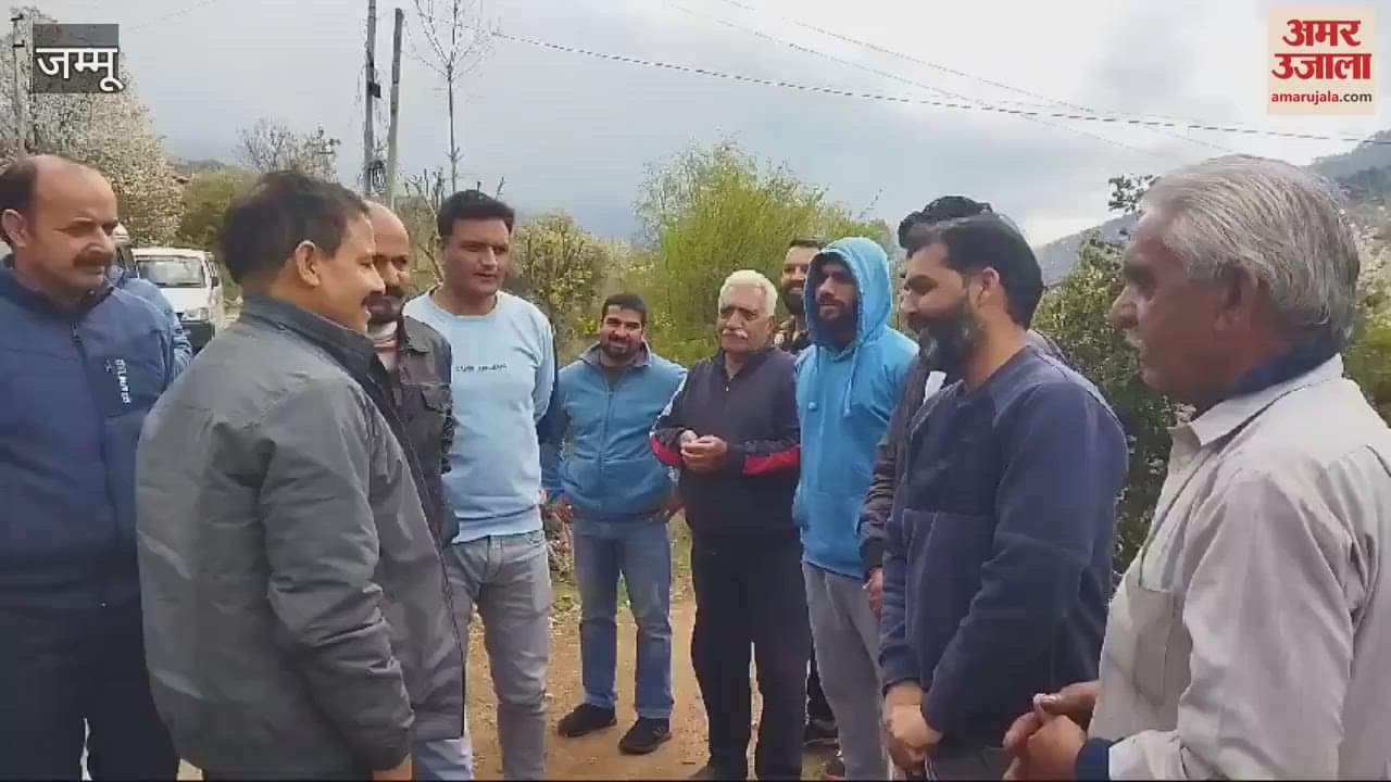 VIDEO : MLA Balwant Singh Mankotia arrived on a tour to Chinani, made people aware in PMAY camp