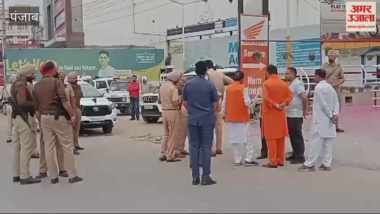 VIDEO : Highway blocked in Moga to demand arrest of accused in murder of Shiv Sena leader