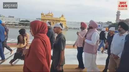 VIDEO : Union Minister Ravneet Bittu bowed his head in Sri Harimandir Sahib
