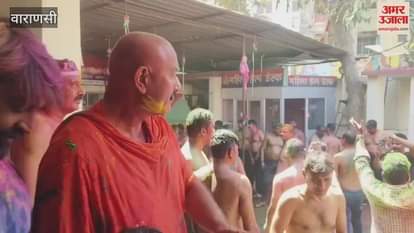 VIDEO : Policemen danced on Holiya mein ude re gulaal celebrated Rangotsav on second day of Holi