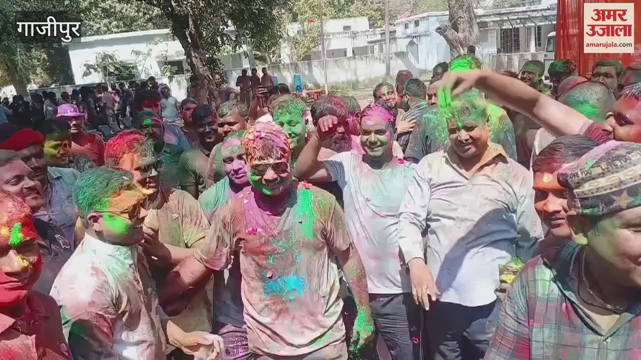 VIDEO : Policemen broke colours after duty