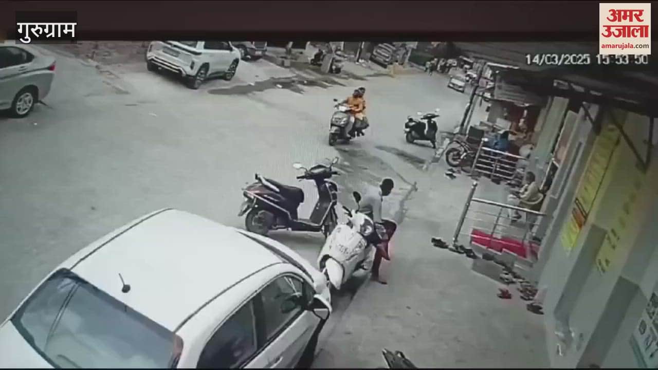 VIDEO : Three cars collided due to stunting in Gurugram video viral