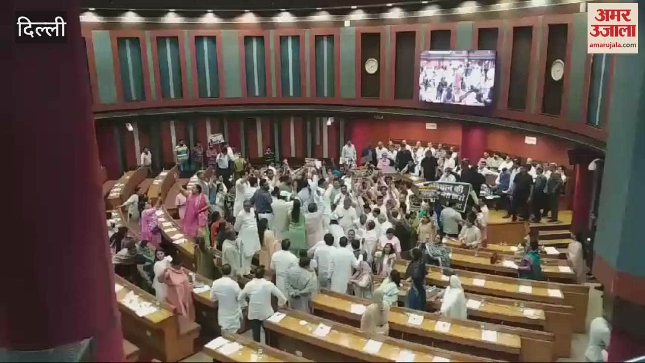 VIDEO : AAP-BJP councillors created ruckus against each other in MCD House meeting