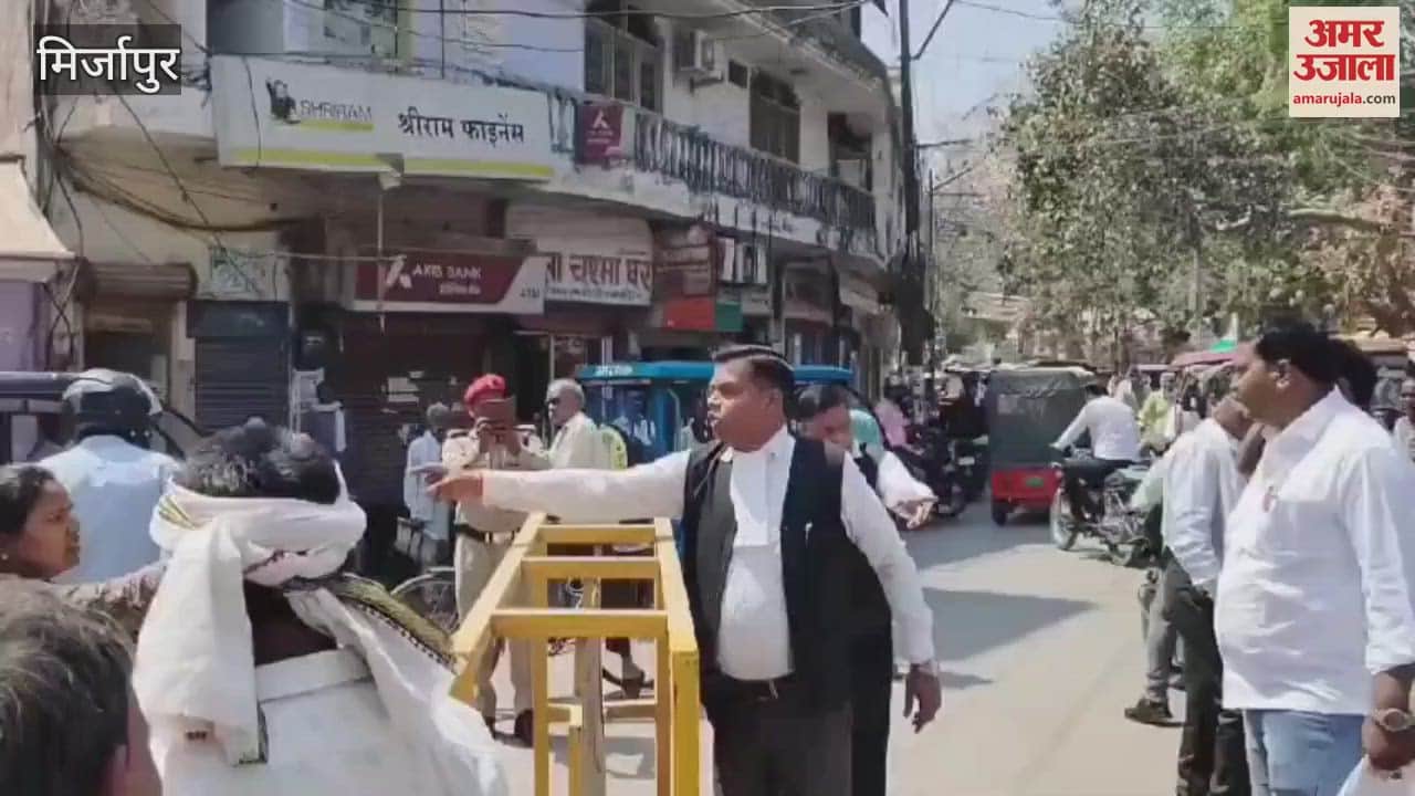 VIDEO : woman caught collar of village head on road in mirzapur police said fight aside