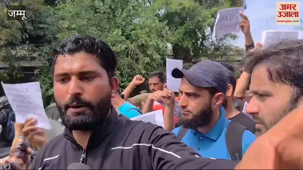 VIDEO : Fire and emergency candidates' protest: Government warned by sit-in demonstration