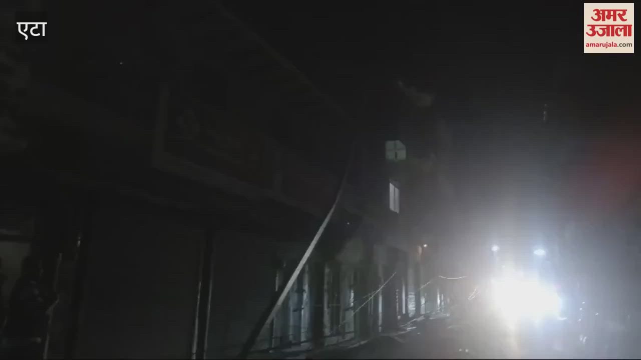 VIDEO : Truck damaged five electric poles power outage