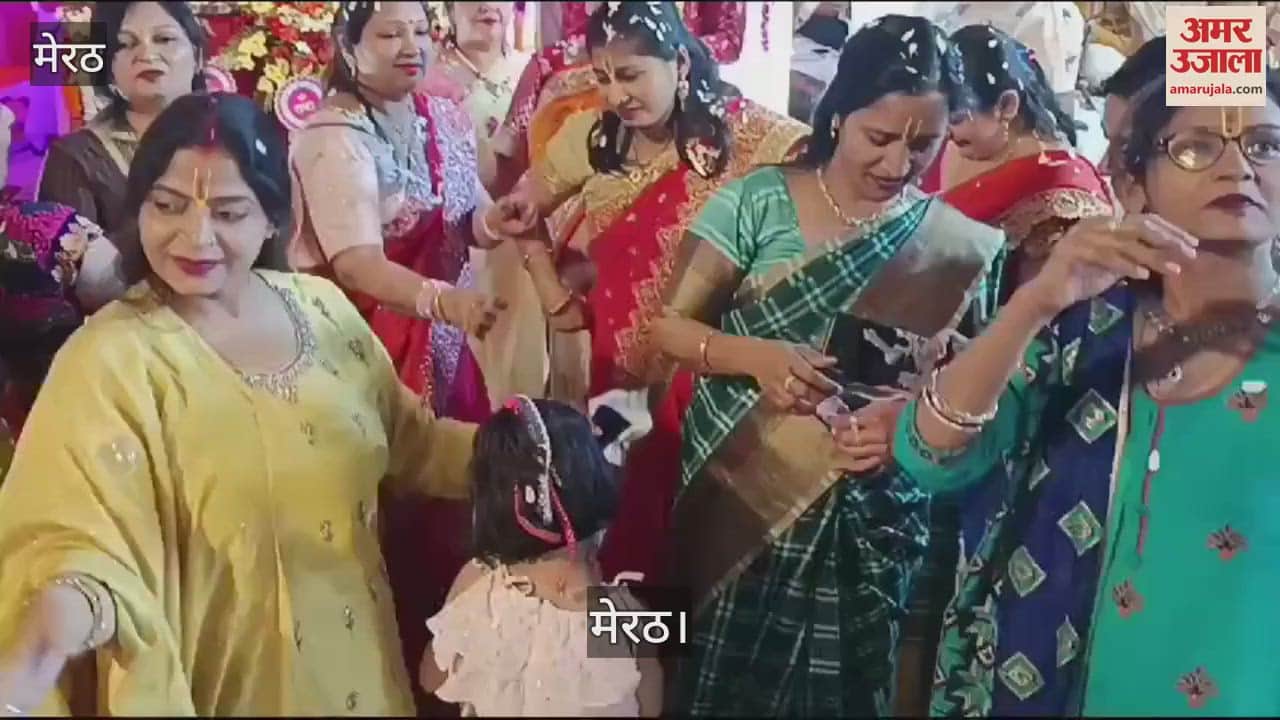 VIDEO : Women danced in the Holi Milan function organized by the Trade Union at Ramlila Bhawan in Meerut