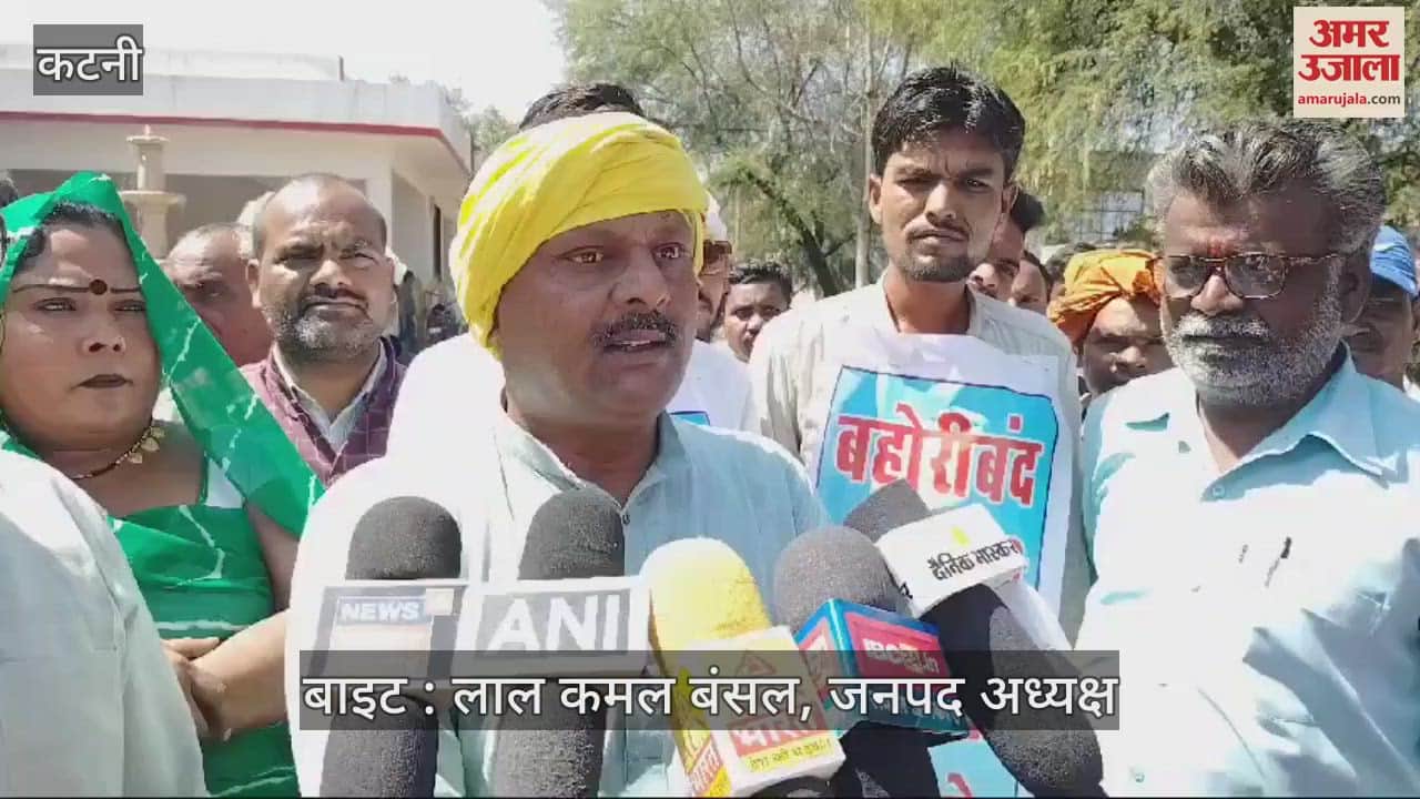 Katni District president reached collector office by bowing down said belong Dalit class officers ignore me