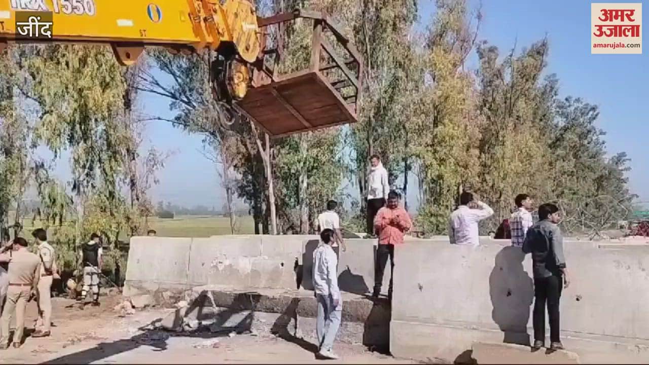 VIDEO : Police removed the barricading at Jind's Khanauri border, the road will be clear by evening