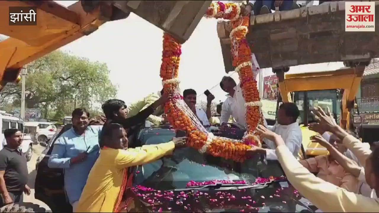 VIDEO : BJP district president was welcomed with a bulldozer wearing a 50 kg garland