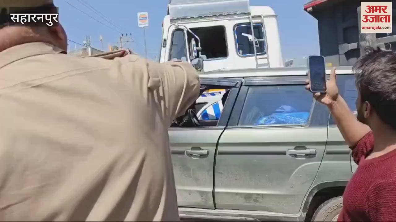 VIDEO : Saharanpur: Huge collision between car and truck, father and son narrowly escaped.