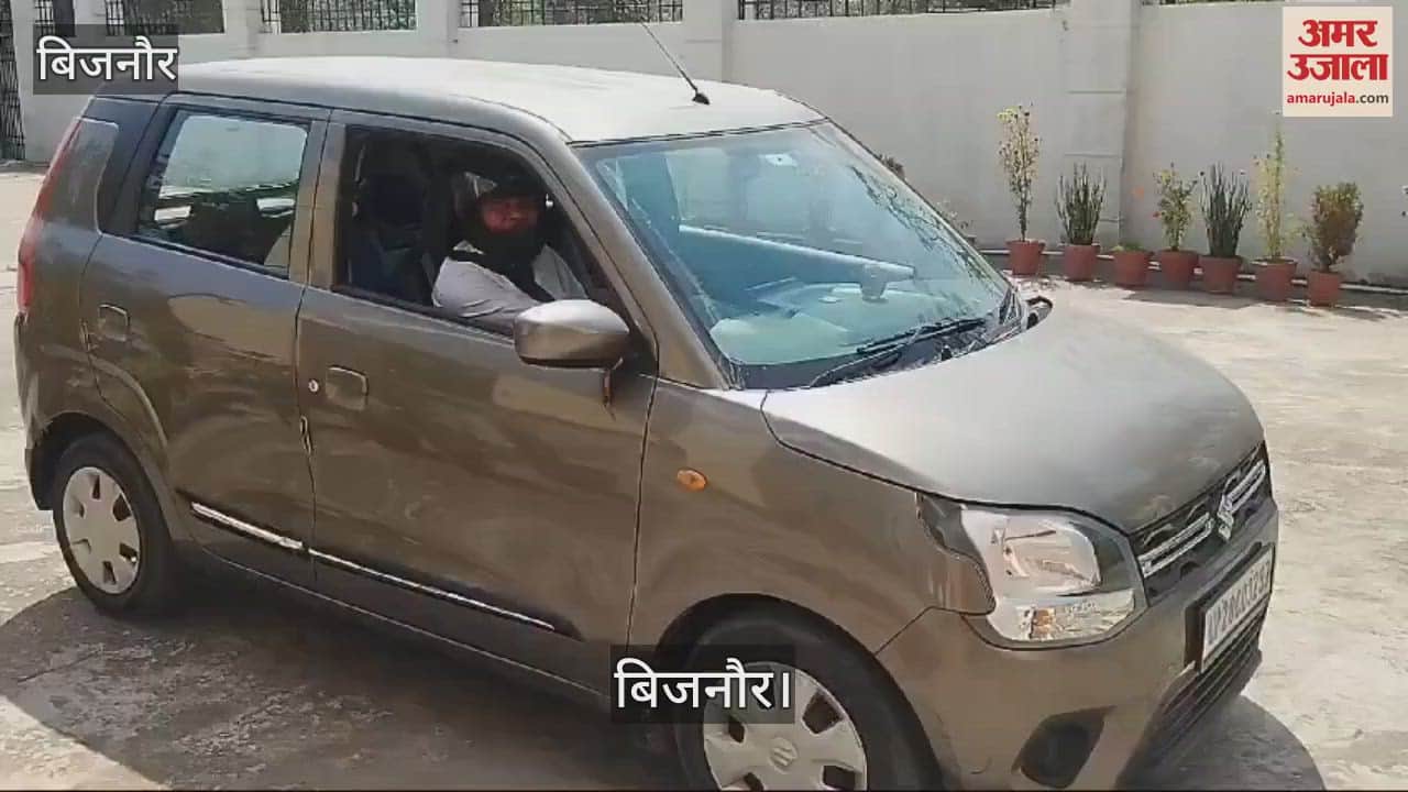 VIDEO : man is driving a car wearing a helmet in Bijnor due to fear of challan