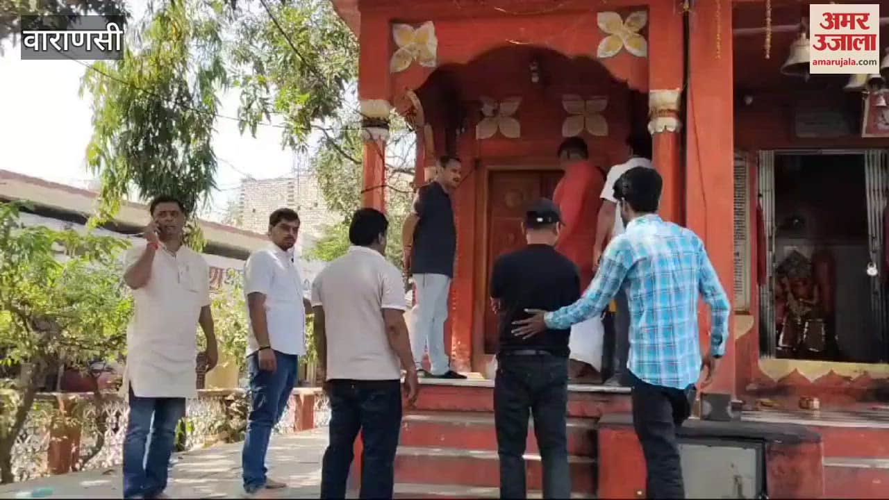 VIDEO : Ganesh and Parvati idol and Shivling broken in Kashi temple police arrived people are angry
